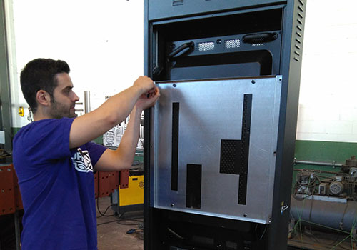 Montaje panel multimedia